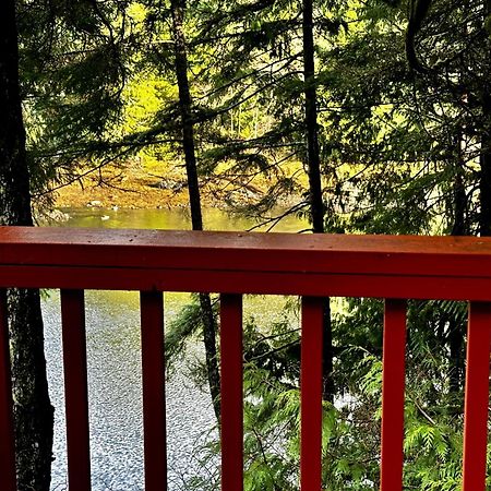 Waterfront Timber Frame Cottage! Ucluelet Exterior photo